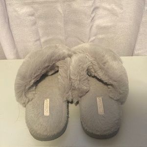 Women’s size US 8-9 Ultraideas gray slippers